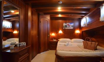 Yachtcharter smyrna cabin3