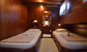 Yachtcharter smyrna cabin2
