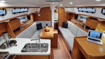 Yachtcharter xc35 salon