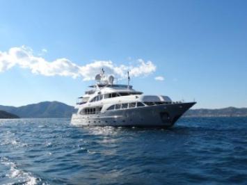 Yachtcharter benetti37m