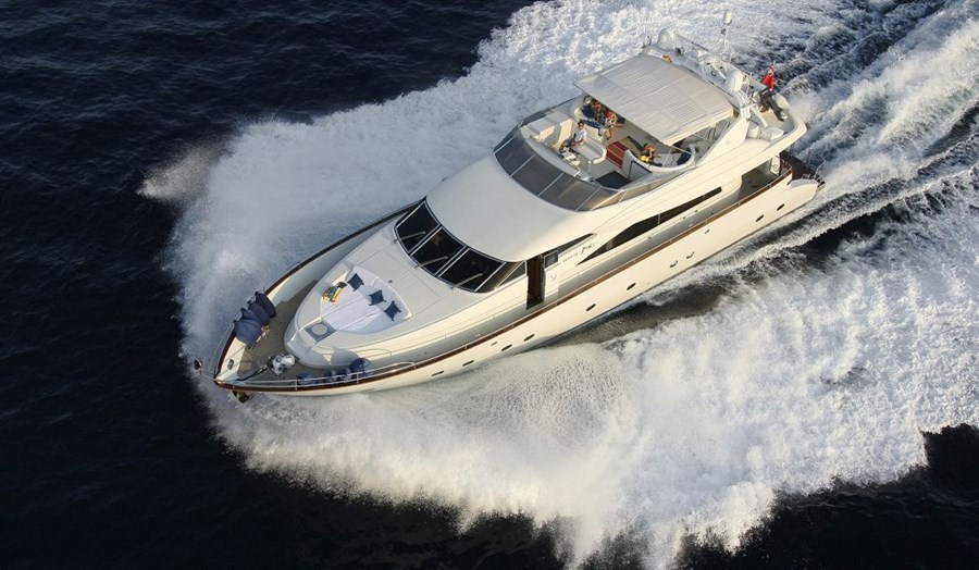 Yachtcharter Mochi Craft 85 4cab outer