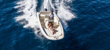 Yachtcharter invictus 190FX TOP
