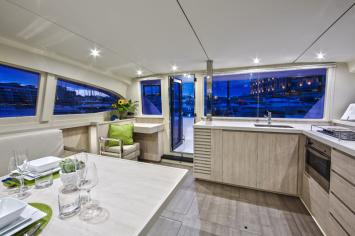 Yachtcharter Moorings 4000 salon