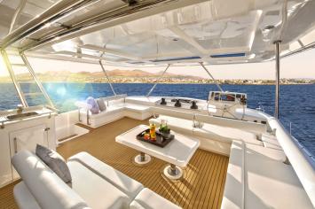 Yachtcharter 5800  Flybridge