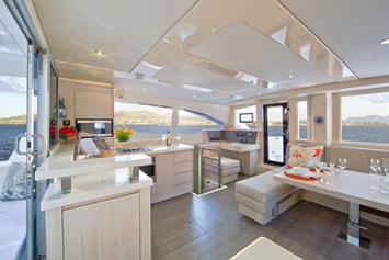 Yachtcharter sunsail484 salon