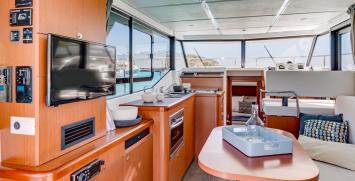 Yachtcharter Swift Trawler 30 Cab 2 Salon