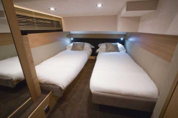Yachtcharter fairline squadron 42 08