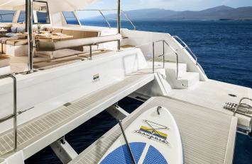 Yachtcharter csm_bavaria cm nautitechline nautitech47power exterior 05_c40b572a12