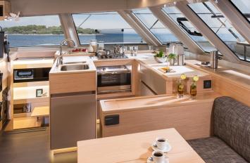 Yachtcharter csm_bavaria cm nautitechline nautitech47power interior 04_3ffff970aa