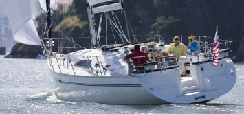 Yachtcharter Catalina 445_stern