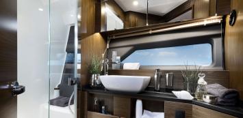 Yachtcharter Bavaria R55 3cab bathroom