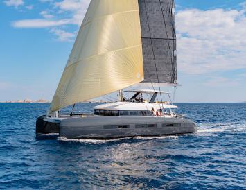 Yachtcharter lagoon77 4cab top