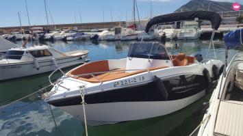 Yachtcharter Barracuda 545 side