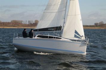 Yachtcharter Maxus24 evo 2cab top