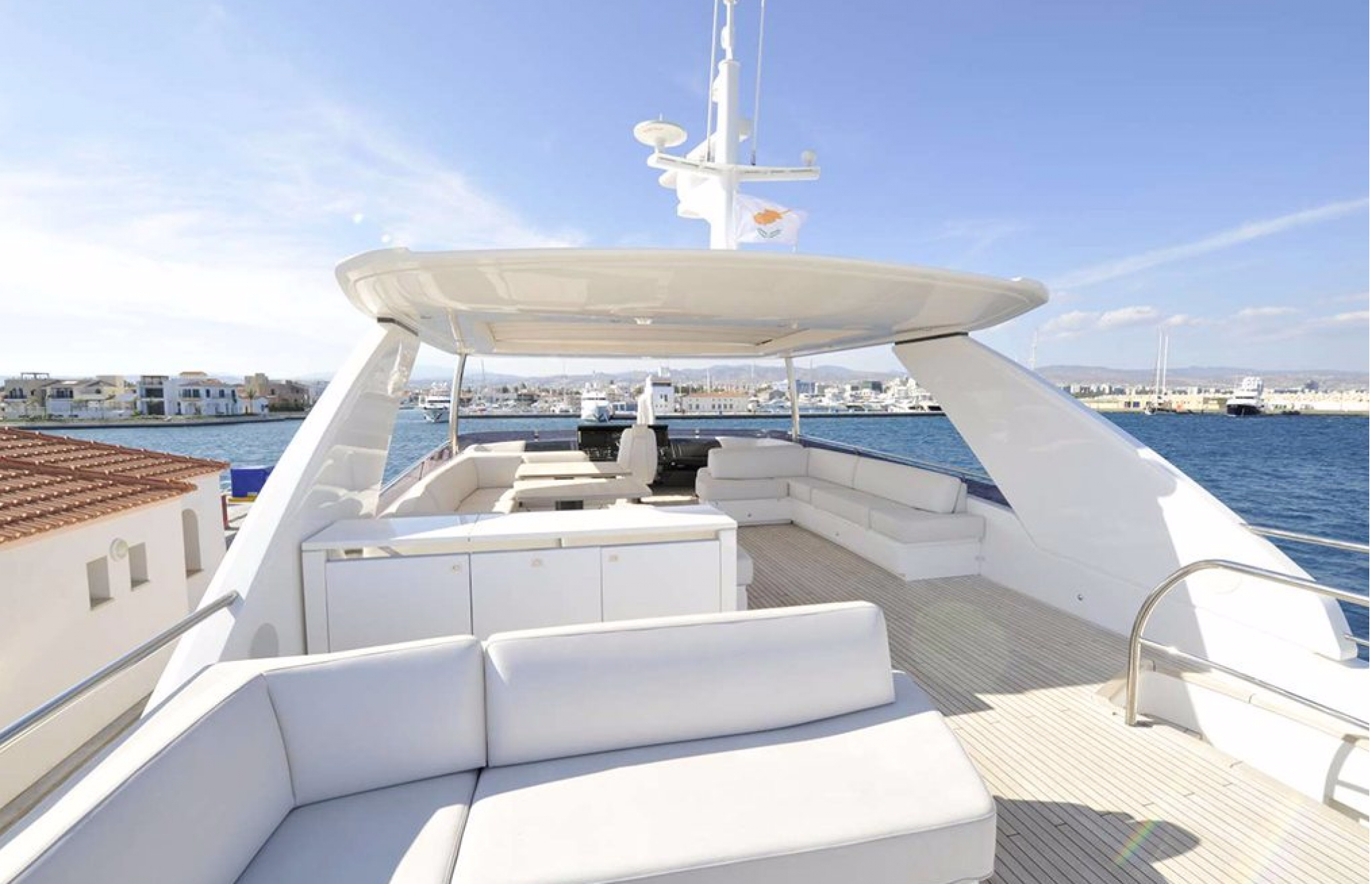 Yachtcharter Princess V88 Flybridge