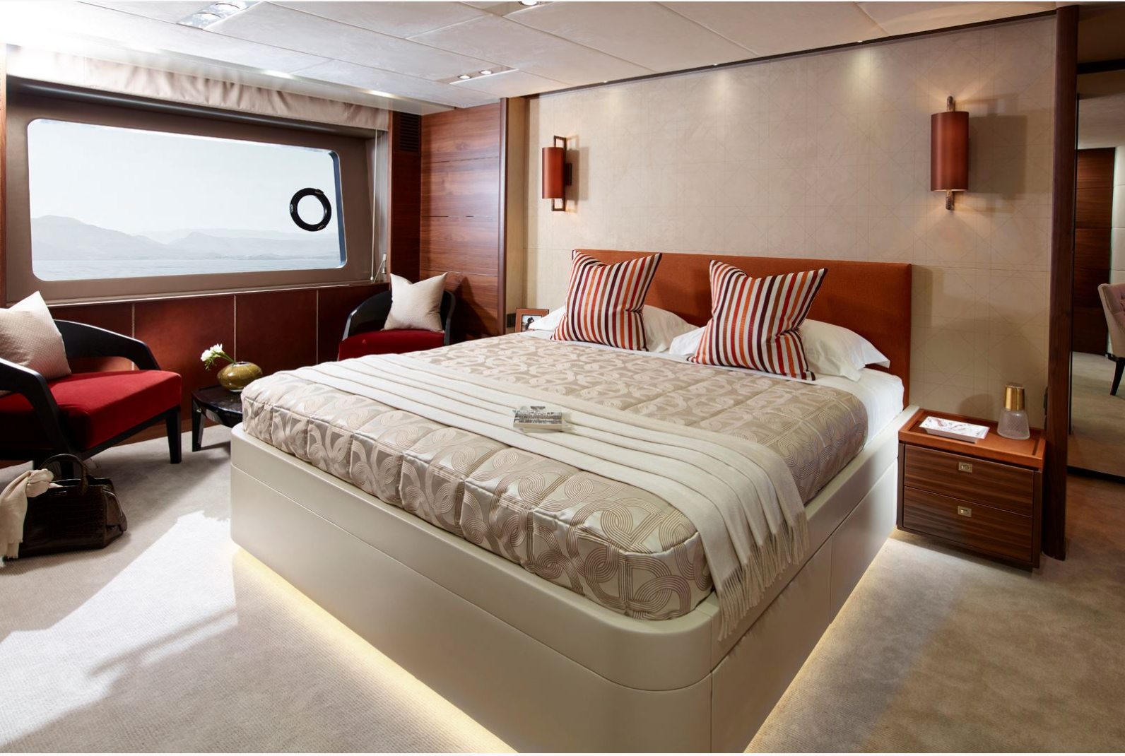 Yachtcharter Princess V88 MasterCabin