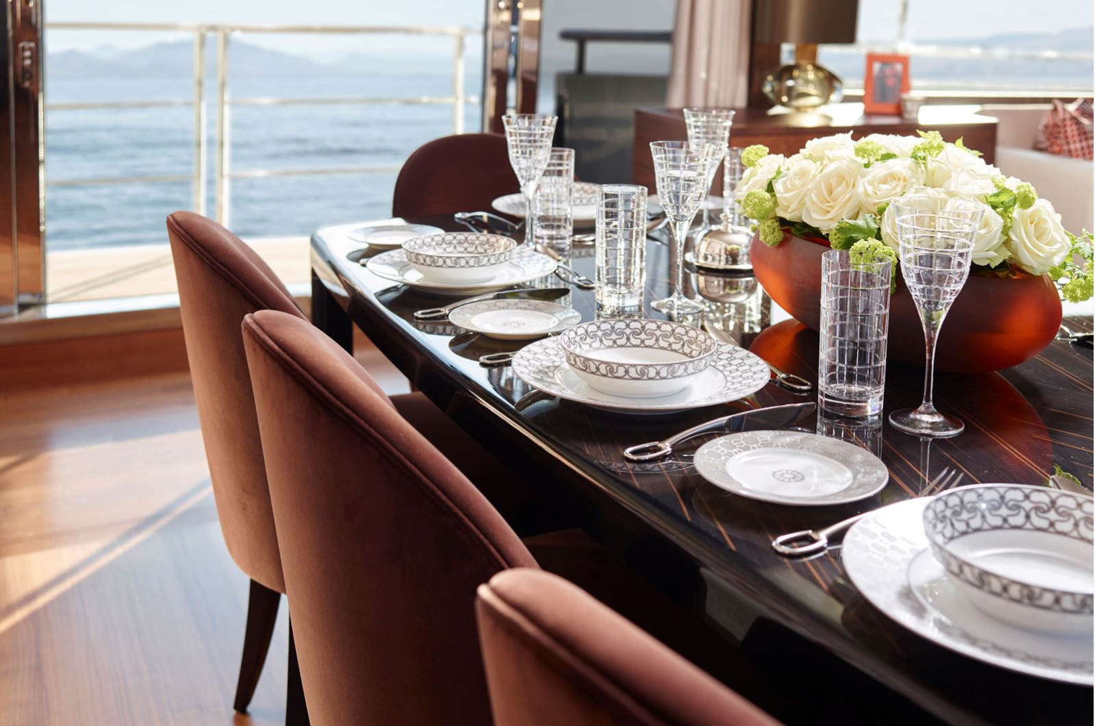 Yachtcharter Princess V88 Dining