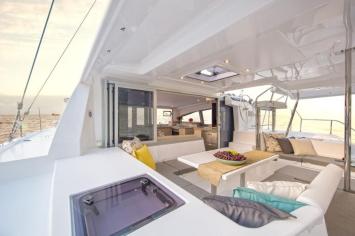 Yachtcharter Leopard40 4+2 out