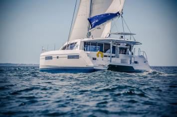 Yachtcharter Leopard40 4+2 Sailing