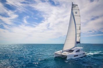 Yachtcharter Leopard40 4+2 Sailing