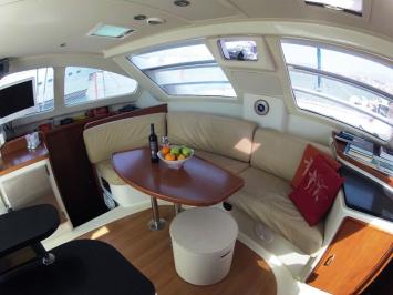 Yachtcharter Leopard 400 saloon 1