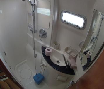 Yachtcharter Leopard 400 toliet