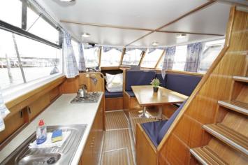 Yachtcharter Silent 116a Salon