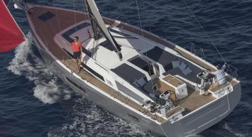 Yachtcharter oceanis51.1 5cab back