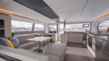 Yachtcharter Leopard50 4cab saloon
