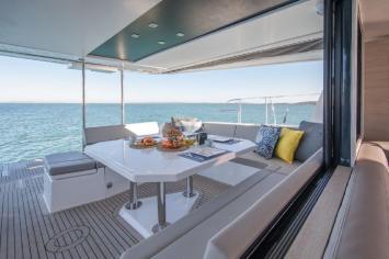 Yachtcharter Leopard50 4cab outview