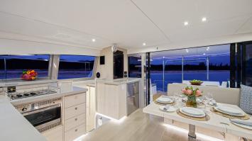Yachtcharter Leopard43 PC 3cab innen