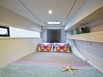 Yachtcharter Leopard43 PC 3cab bed1