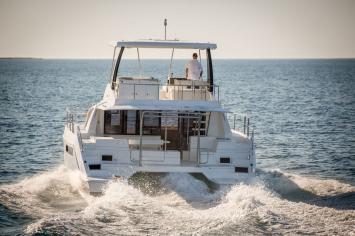 Yachtcharter leopard43 PC 4cabin backview
