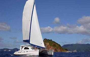 Yachtcharter Leopard 4300 4cab top
