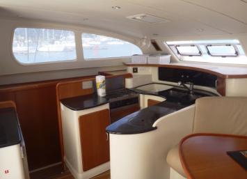 Yachtcharter Leopard 4300 4cab kitchen