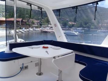 Yachtcharter Leopard 4300 4cab outseats