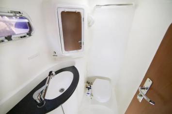 Yachtcharter leopard434 4cab wc