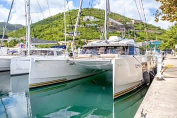 Yachtcharter nautitech46 fly 4cabin outer