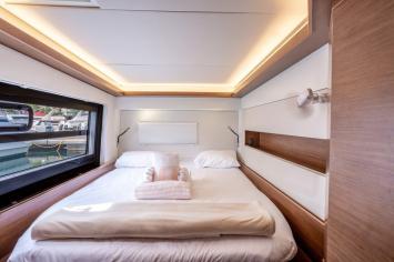 Yachtcharter nautitech46 fly 4cabin bedroom1