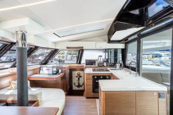 Yachtcharter nautitech46 fly 4cabin kitchen