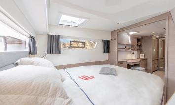 Yachtcharter elba 45 4cab bedroom2