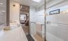 Yachtcharter elba 45 4cab bathroom