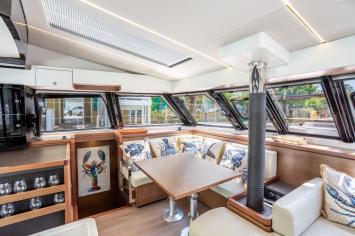 Yachtcharter Nautitech46 Fly 3cab salon