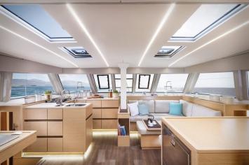 Yachtcharter nautitech46 open 4cab saloon