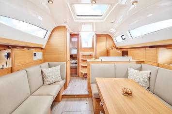 Yachtcharter Elan Impression 401 3cab saloon