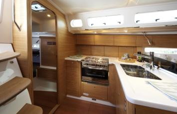 Yachtcharter xp 44 3cab kitchen