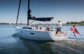 Yachtcharter x yachts xp 44 3 cabin stern view