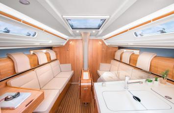 Yachtcharter dehler34 2cab salon