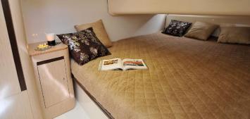 Yachtcharter focus power 33 cabin