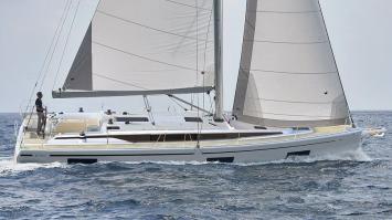 Yachtcharter Bavaria C42 3cab top